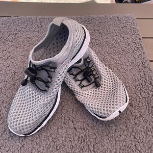 Women’s aquatic shoe